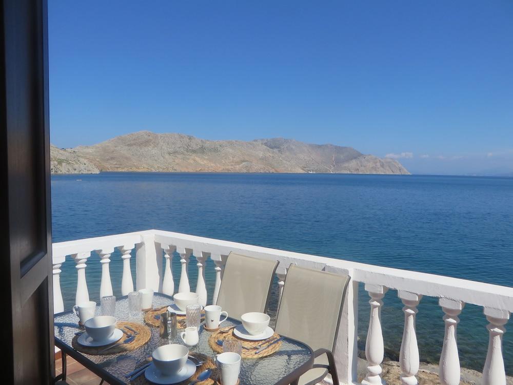 Maravelia Mare Pension Sými Buitenkant foto