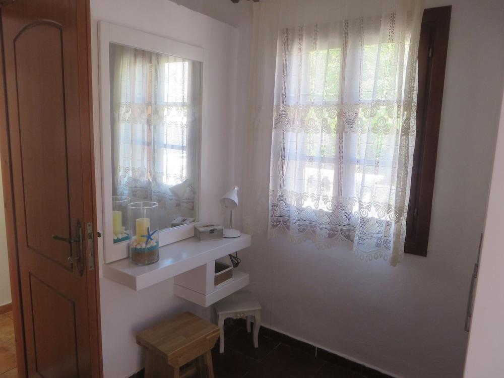 Maravelia Mare Pension Sými Buitenkant foto