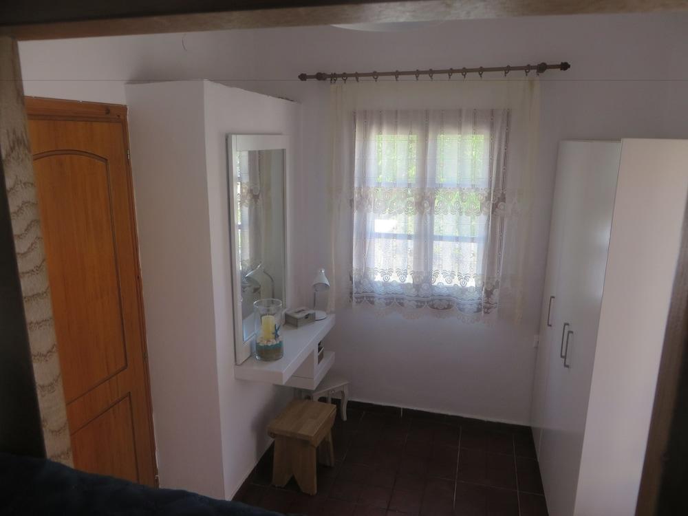 Maravelia Mare Pension Sými Buitenkant foto