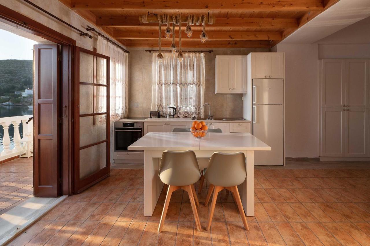 Maravelia Mare Pension Sými Buitenkant foto